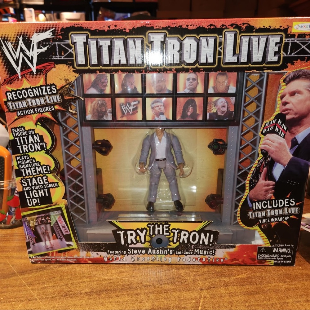 NEW SEALED WWF TITAN TRON LIVE SET WITH VINCE MCMAHON ACTION FIGURE - Picture 3 of 11